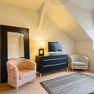 Basic Kamer met een King Size Bed